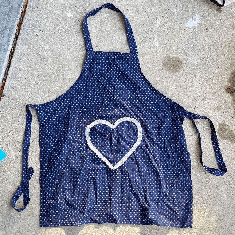 Charming Handmade Cottagecore Heart Pocket Apron, Valentine's Gift